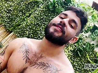 Ikarus' unbelievable booty makes you want to stroke it
